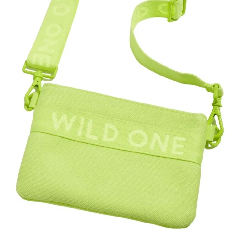 NWT ❗️ Wild one recycled knit treat pouch neon green small Crossbody purse